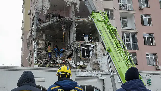 Rusya, Zelenskiy-Trump görüşmesi öncesinde Ukrayna'yı vurdu