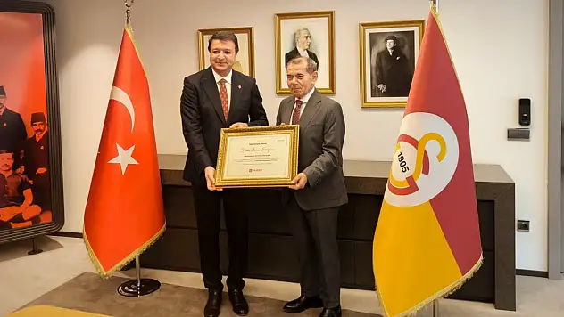 Saadet Partisi Genel Başkanı Mahmut Arıkan, Galatasaray Başkanı Dursun Özbek'i ziyaret etti