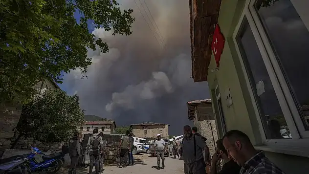 Sakarya'daki yangın Bilecik'e sıçradı!