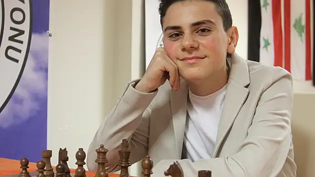 Satrançta Türkiye'nin en genç &quotbüyükusta&quotsı Ediz Gürel