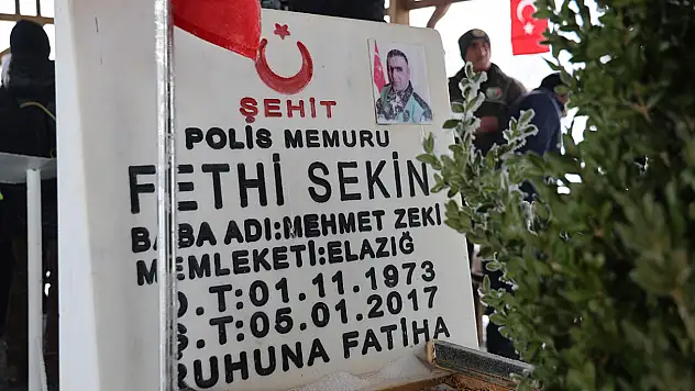 Şehit Fethi Sekin kabri başında anıldı