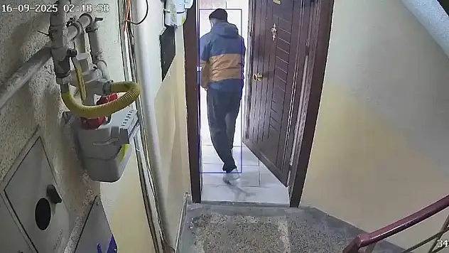 Sipariş götürdüğü kadının evine girmeye çalışan kuryeye gözaltı!