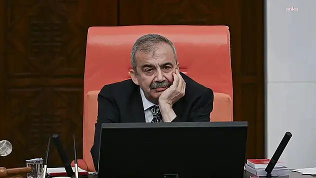 Sırrı Süreyya Önder Pazartesi günü İstanbul'da son yolculuğuna uğurlanacak