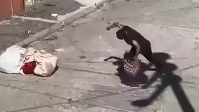 Sokakta tartıştığı eşini darbetti gözaltına alındı