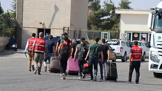 Suriyelilerin Ülkelerine Gönüllü Dönüşü Sürüyor