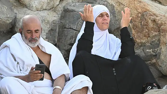 Suudi Arabistan'da 12 bin 500 kadar İranlı hacı mahsur kaldı