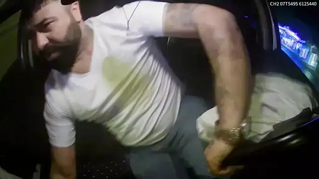 Taksicinin arabasını gasp etti, kaza yapıp kaçtı!