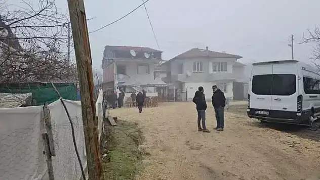 Tartıştığı arkadaşını evinin önünde vurdu