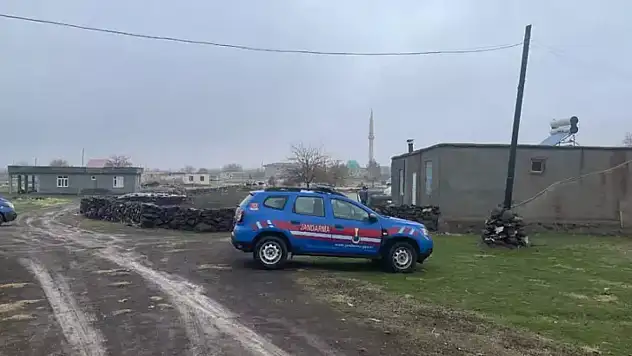 Tartıştığı eşi ve oğlunu öldürdü