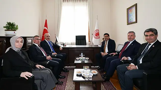 TBMM Başkanı Kurtulmuş'tan Yeni Yol Grubu'na ziyaret