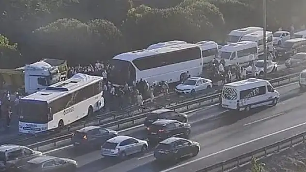 TEM Otoyolu'nda katliam gibi kaza: 1 ölü, 21 yaralı