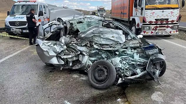 Ters Yönde İlerleyen Otomobil  Kamyon İle Çarpıştı 3 Ölü, 2 Yaralı