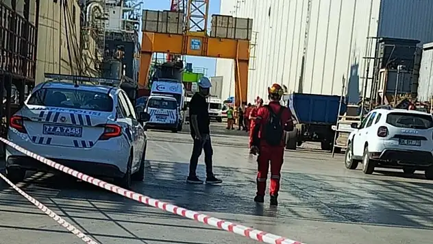 Tersanede üzerine vinç düşen işçi hayatını kaybetti