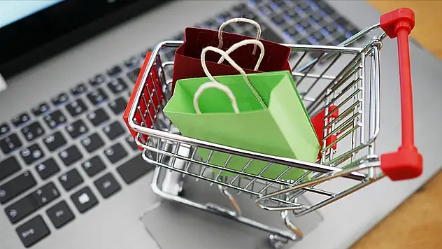 Ticaret Bakanlığı el attı: Ayakkabı, oyuncak ve çanta gibi ürünler ülkeye alınmayacak