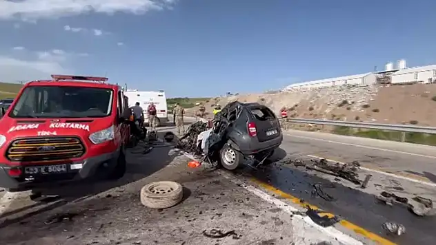 Tır ile otomobil çarpıştı: 1 ölü, 2 ağır yaralı