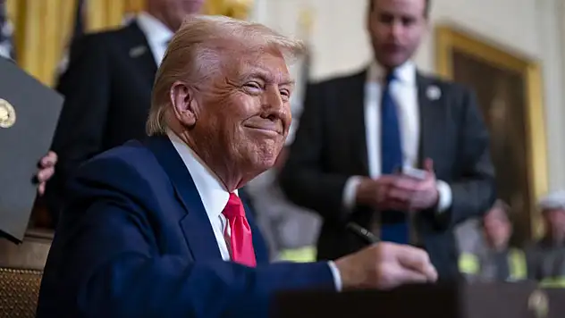 Trump Çin Artık İran'dan Petrol Almaya Devam Edebilir