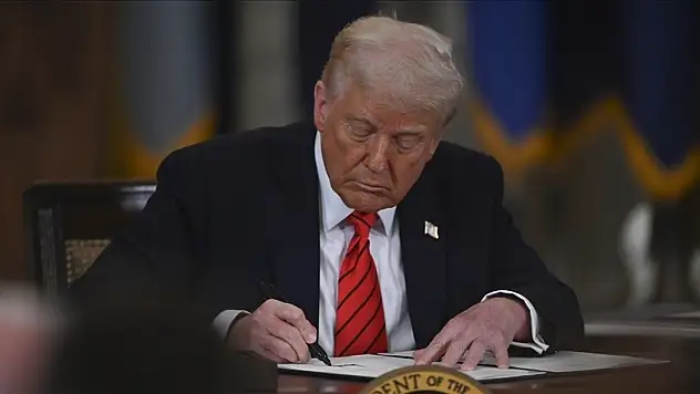 Trump Türkiye'den gelen tüm ürünlere yüzde 15 gümrük vergisi uygulayacağını açıkladı