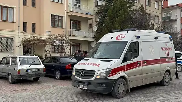 Tüfeğini temizlerken kendini yaraladı