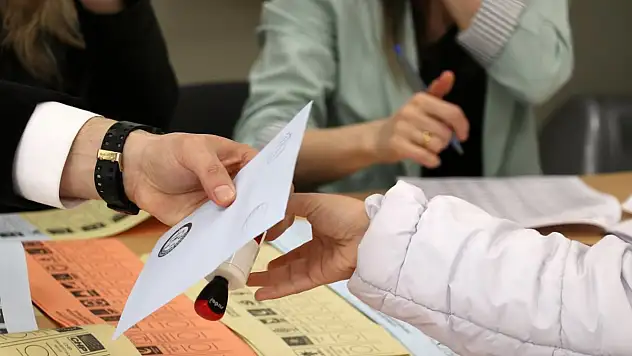 Türkiye'de Yerel Seçimlerde Oy Verme İşlemi Tamamlandı