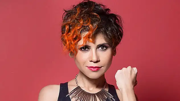 Ünlü Şarkıcı Acilen Ameliyata Alındı