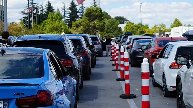 Yabancı plakalı araçlar cezaları ödenmeden yurt dışına çıkamayacak