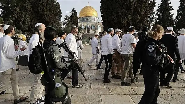 Yerleşimci İsrailliler, Mescid-i Aksa'ya Baskın Düzenledi