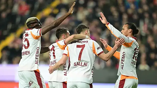 Yıldızlar Sahneye Çıktı Galatasaray Antalya'da Farklı Kazandı