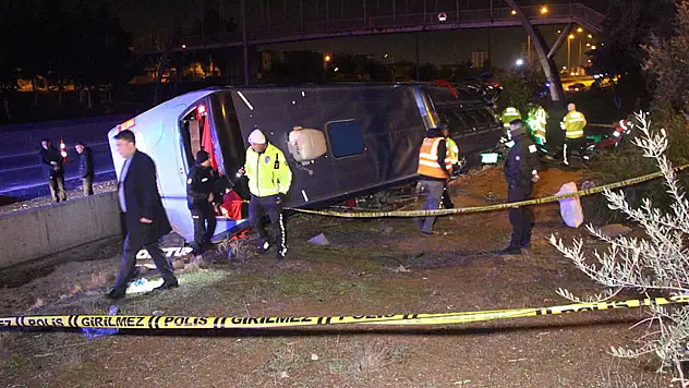 Yolcu otobüsü devrildi: 8 yaralı