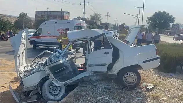 Yolcu otobüsü ile otomobil çarpıştı karı- koca öldü