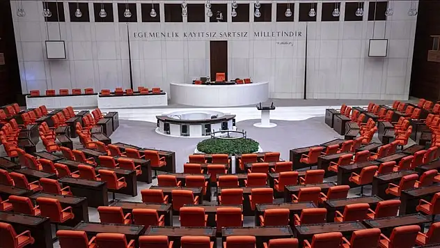 Zeytinliklerin madencilik faaliyetlerine açılmasını içeren kanun teklifinin ilk 11 maddesi kabul edildi