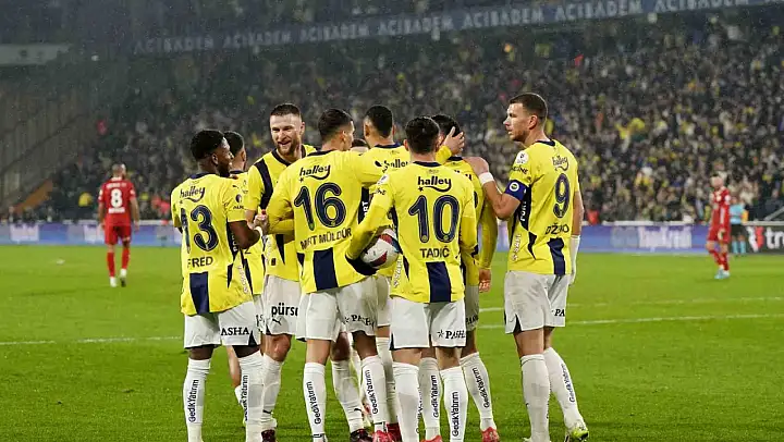 Antalyaspor'u 3-0 Yenen Fenerbahçe Puan Farkını 4'e İndirdi