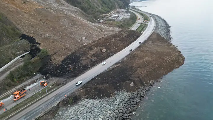 Artvin'de Deprem Uyarısı! 4 Kişiye Mezar Olan Heyelanda 100 Bin Ton Toprak Kaymış!