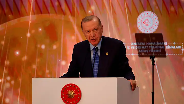 Batı Karşısında Eğilip Bükülenler, El Pençe Divan Duranlar Bizim Bu Dik Duruşumuzu Anlayamaz