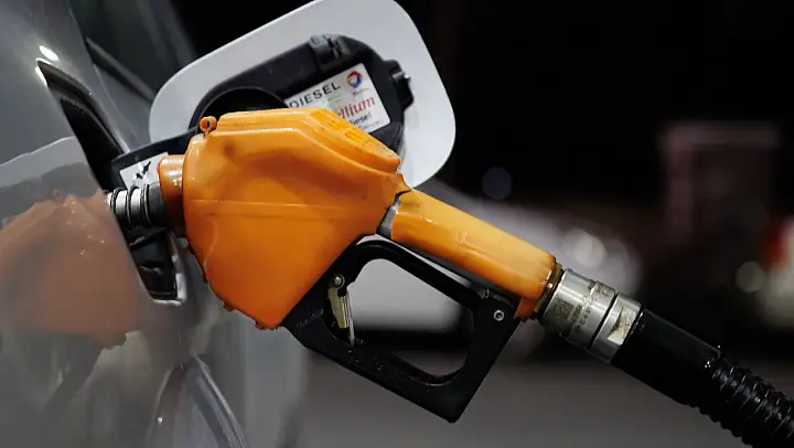 Benzine indirim geliyor! Salı günü geçerli olacak