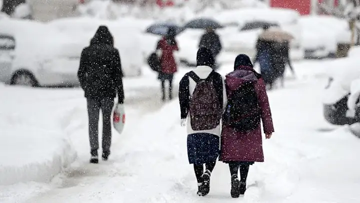 Eğitime Kar Engeli: Yarın Bazı illerde okullar tatil edildi