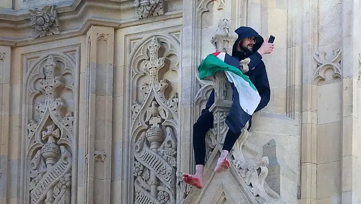 İngiltere'nin simgelerinden Big Ben Saat Kulesi 'nde Filistin bayrağı açtı