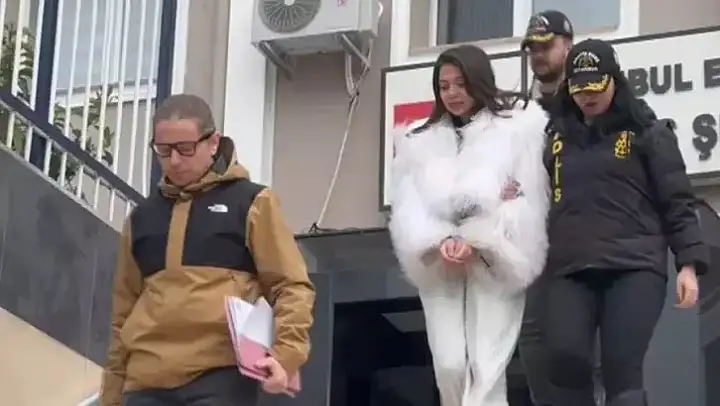 Müstehcenlik suçundan gözaltına alınan Merve Taşkın adliyeye sevk edildi