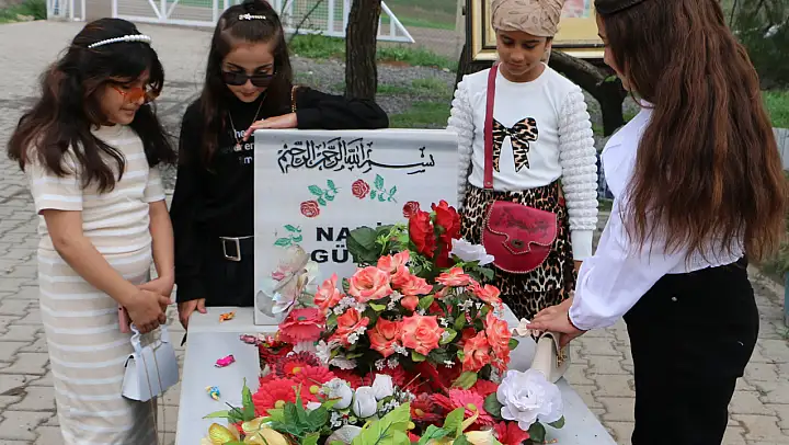Narin'in arkadaşları, bayramda Narin'in mezarını ziyaret etti