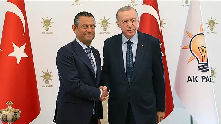 Özgür Özel Cumhurbaşkanı Erdoğan ile ilgili konuşması nedeniyle manevi tazminat ödeyecek