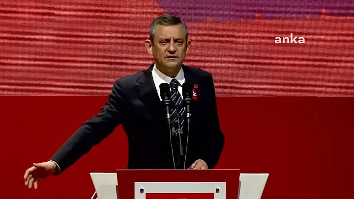 Özgür Özel partisinin 8 Mart Dünya Kadınlar Günü etkinliğinde açıklamalarda bulundu