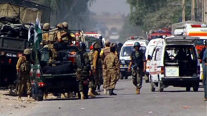 Pakistan'da bombalı saldırı! Çok sayıda ölü ve yaralı var!