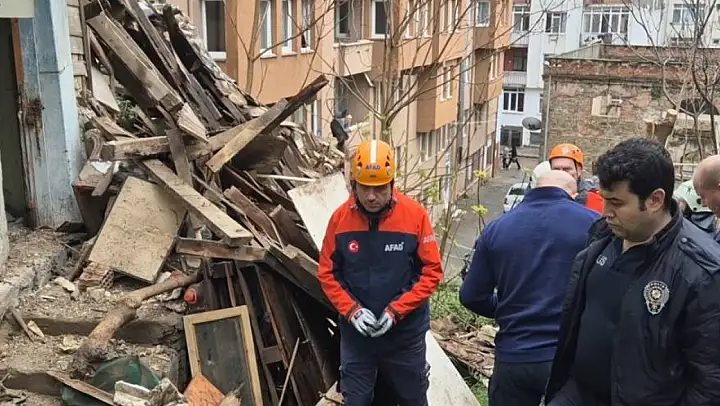 Tekirdağ'da 2 katlı bina çöktü
