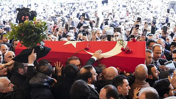 Volkan Konak Memleketinde Toprağa Verildi! Ceviz Ağacına Gömülmeyi Vasiyet Etti