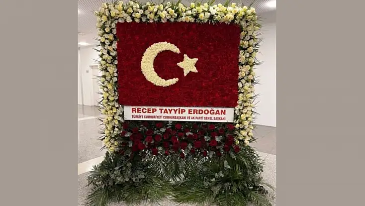 Cumhurbaşkanı Erdoğan'dan MHP'ye Türk bayraklı Kutlama Çiçeği