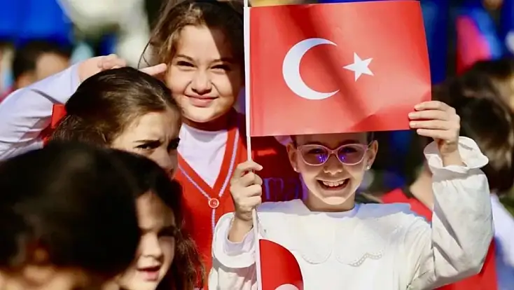 Okullarda  İkinci Dönem  Başladı İlk Ders Bayrak Sevgisi