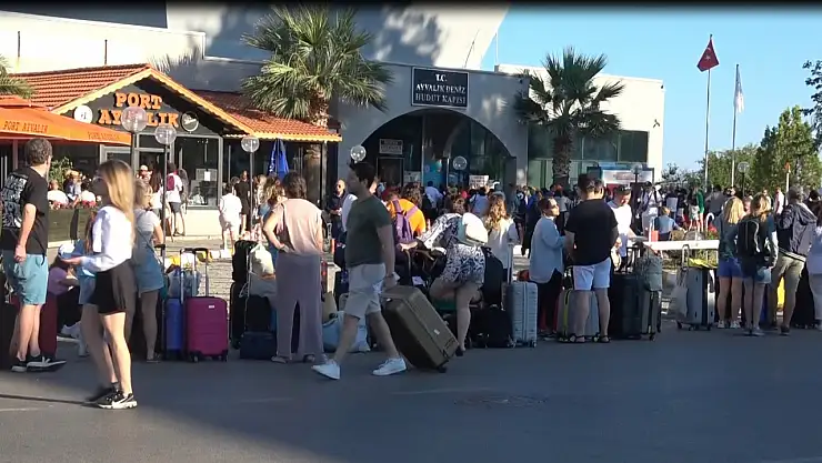 10 Yıl Önce Yunanlar Bize Geliyordu Şimdi Biz Gidiyoruz! Türk Tatilcilerden Midilli'ye Akın
