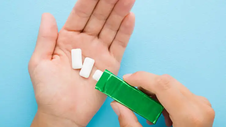 12 yaşındaki çocuğun çiğnediği sakız sonunu getirdi