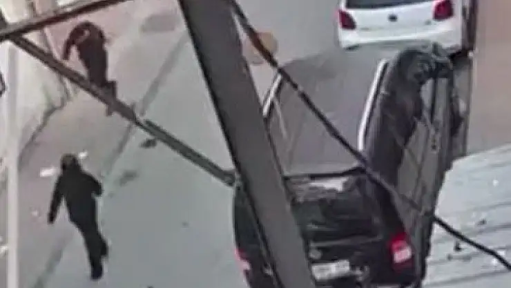 13 yaşındaki çocuk okul arkadaşını boynundan bıçakladı!