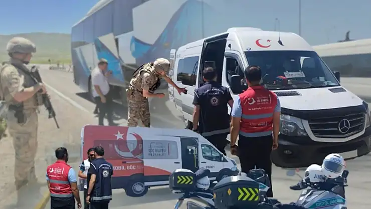 15 göçmen kaçakçılığı organizatörü ve 446 düzensiz göçmenin yakalandı