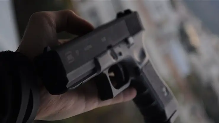 20 yaşındaki genç tabanca ile annesini öldürdü!